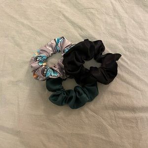 3 pack of scrunchies